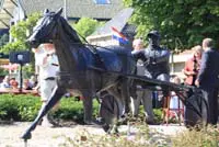 Onthulling De Draver in brons op rotonde Santpoort featured image