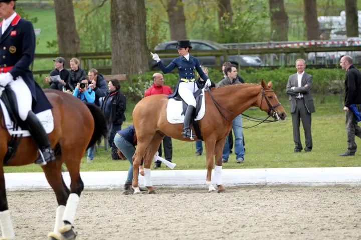 Whisper ziek, Lütkemeier naar Londen featured image