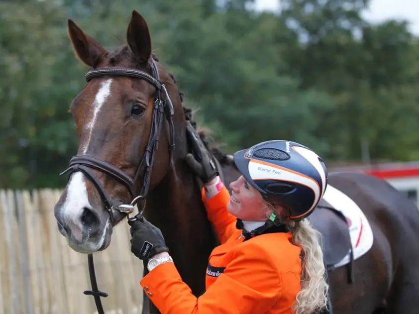 Eventingamazone Elaine Pen moet rust houden featured image