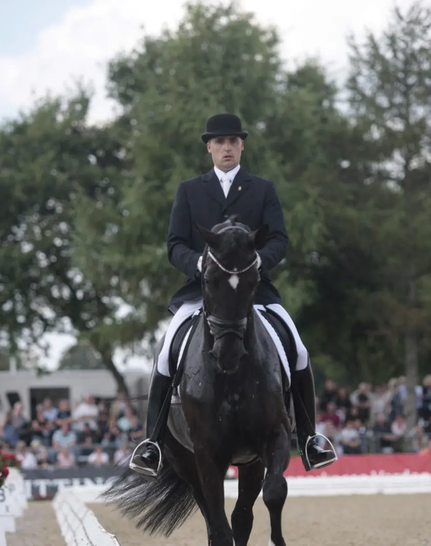 900.000 euro ‘verdwenen’ bij verkoop Donna Unique featured image