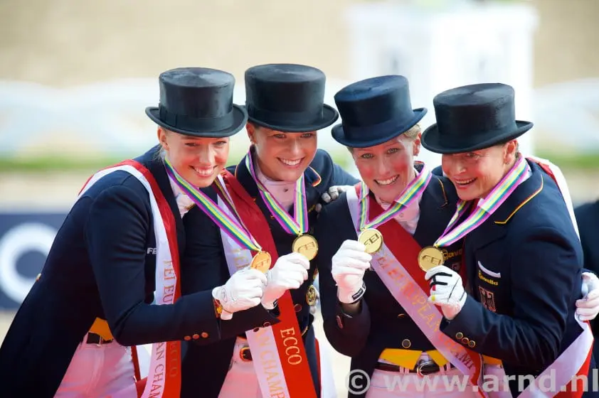 Werth met vier paarden in Duits Olympisch dressuurteam 2019 featured image