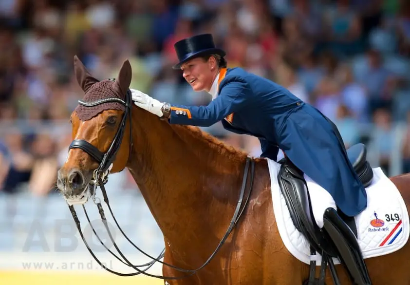 Adelinde Cornelissen: ‘Het mooiste om paarden van veulen af op te leiden’ featured image