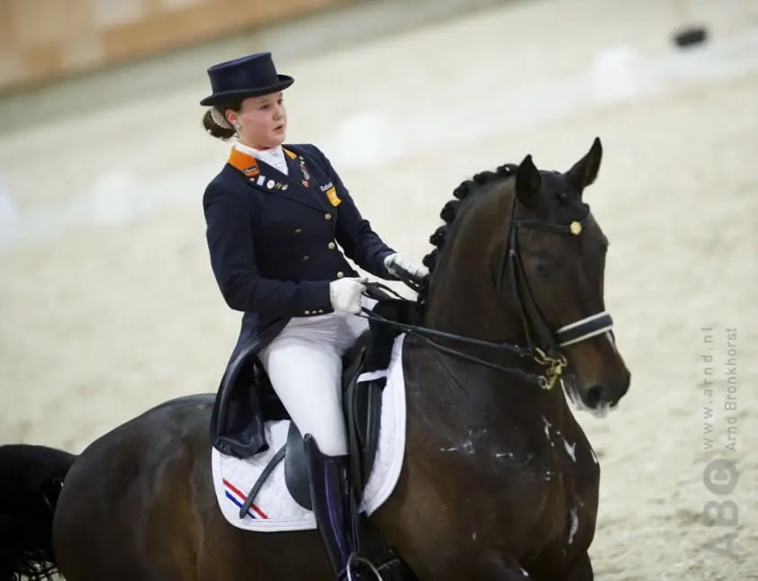 Jeanine Nieuwenhuis schiet naar koppositie FEI ranking Young Riders featured image