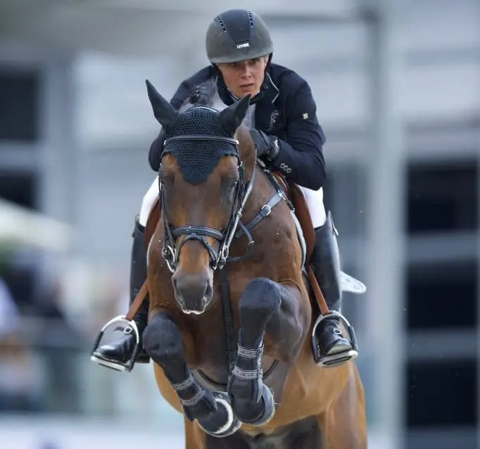 Julia Kayser rijdt zwanger naar tweede plaats featured image