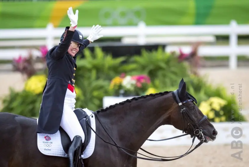 Fiona Bigwood houdt Charlotte Dujardin achter zich in Hickstead featured image