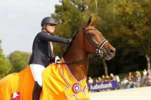 Z2 kampioene Mara de Vries met Farzana. Foto: Horses.nl/Tamara van de Krol