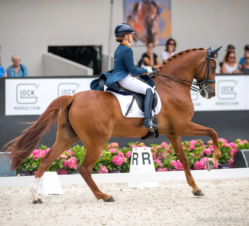 Jeanine Nieuwenhuis dik aan de leiding bij U25 featured image