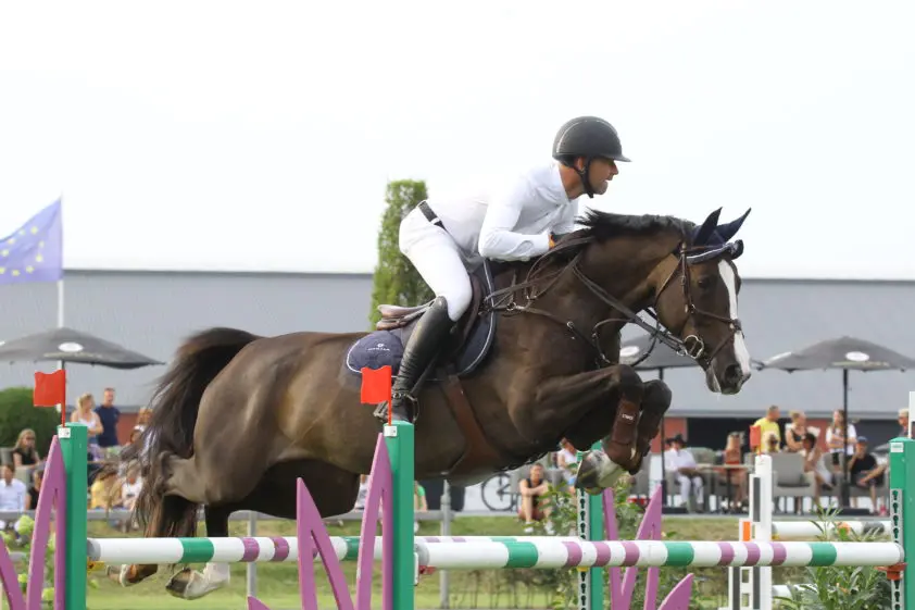 Yves Houtackers wint met een honderdste seconde verschil featured image