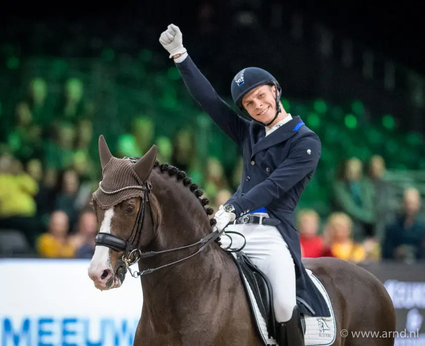 Daniel Bachmann Andersen test jonge dressuurpaarden in Deens kampioenschap featured image