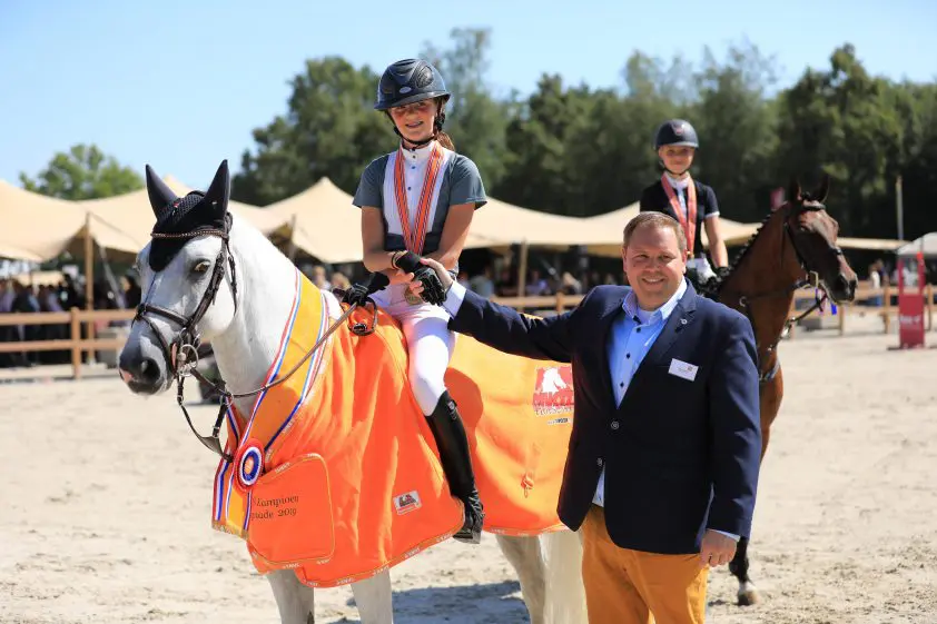 Kampioenslinten voor Lex Gijsen, Britt Driessen en Renee Hazeleger featured image