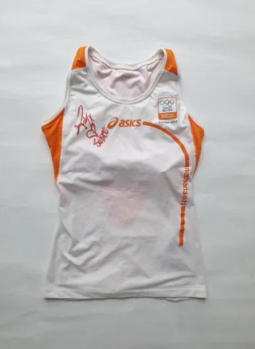 Anky van Grunsven doneert sportshirt voor goed doel featured image