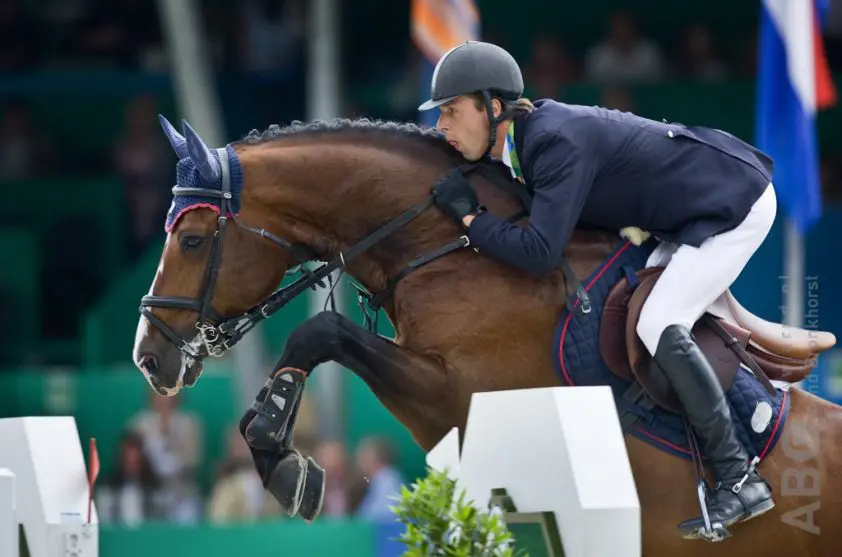 Mathijs van Asten grijpt zege in 1,40m Kronenberg featured image