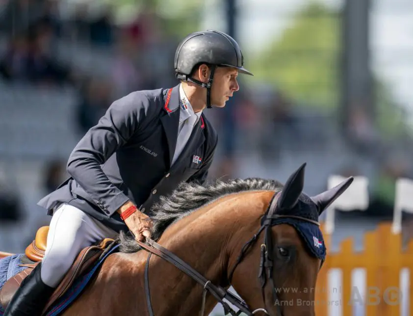 Sterke ronde brengt Leopold van Asten zege op VDL Groep Halloween in 1.40m featured image