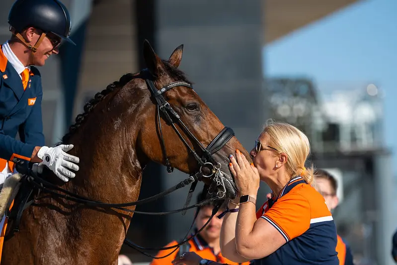 Monique Peutz: ‘Heel trots op mijn ruiters en amazones’ featured image