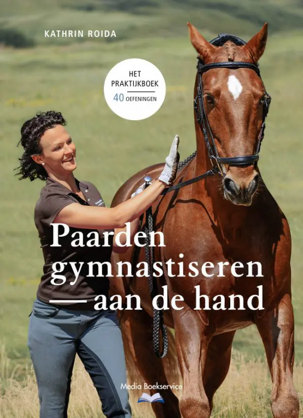 Paarden gymnastiseren aan de hand