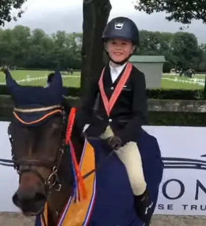 VIDEO – Wim Vos (8) wint met 28-jarige pony: ‘Met voetbal veel moeilijker om kampioen te worden’ featured image