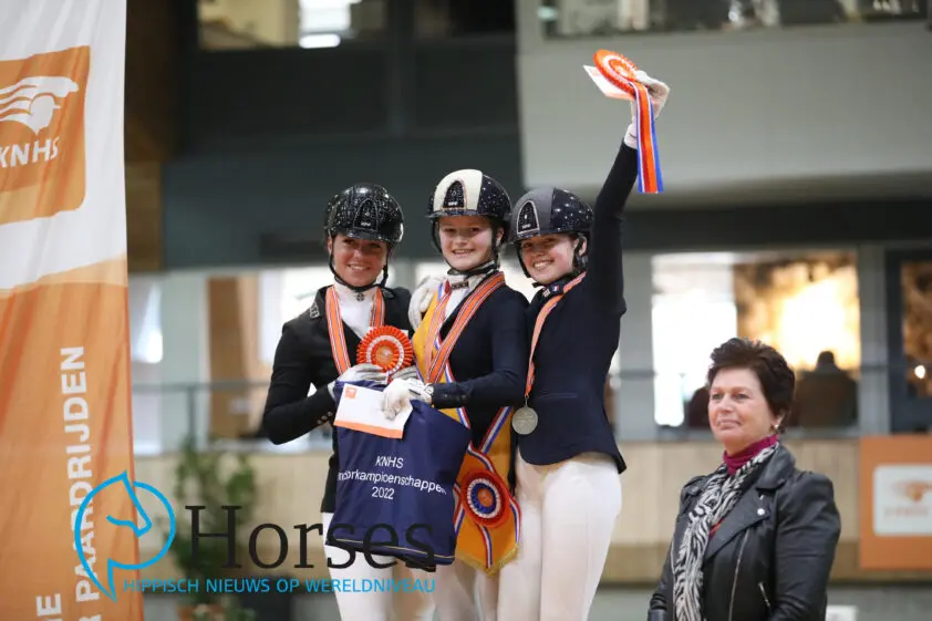 Sissie Gijsen met 66.96% KNHS kampioen Z1 met haar pony New Star 8 featured image