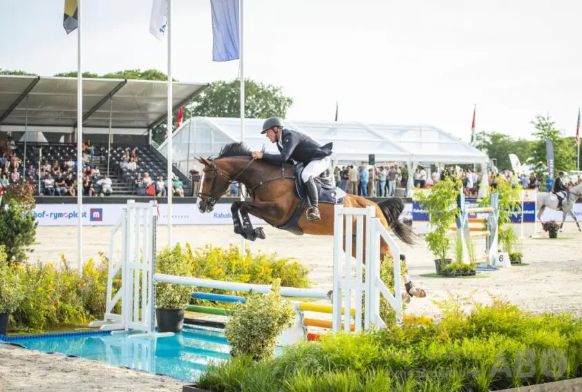 Piet Raijmakers Jr. met Olaya Z naar winst in 1.40m Bonheiden featured image