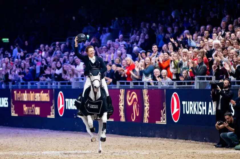 Matthew Sampson wint 1.40m in Amsterdam: ‘Ik kan altijd op haar vertrouwen’ featured image