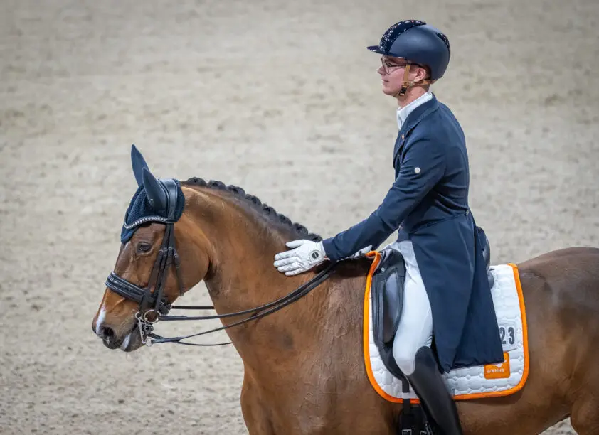 Marten Luiten wint U25-rubriek op Jumping Amsterdam met 72,051% featured image