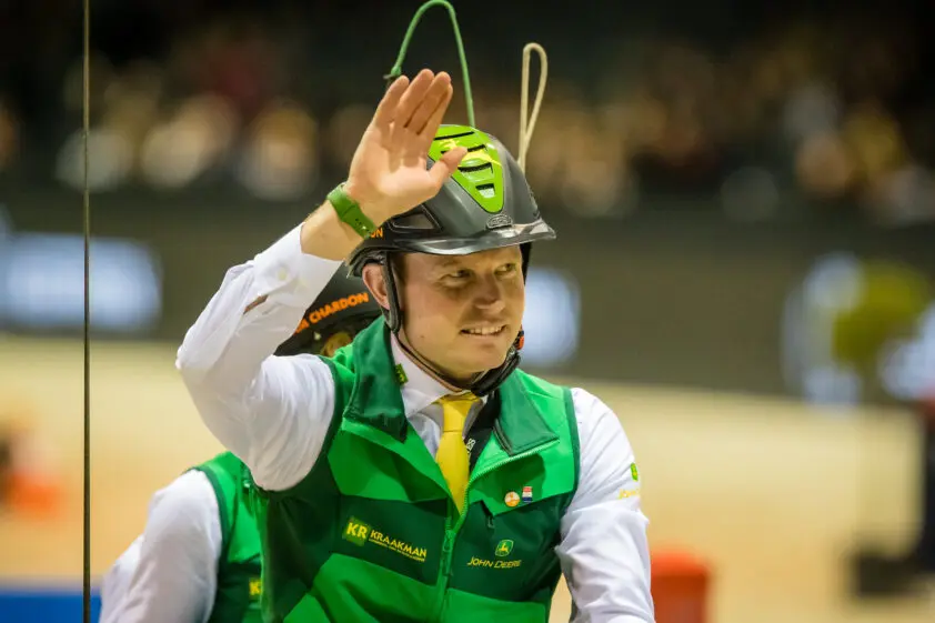 Bram Chardon wint marathon Kronenberg en neemt leiding in NK vierspannen featured image