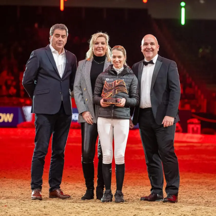 Anne en Gertjan van Olst geëerd met British Equestrian Medals of Honour featured image
