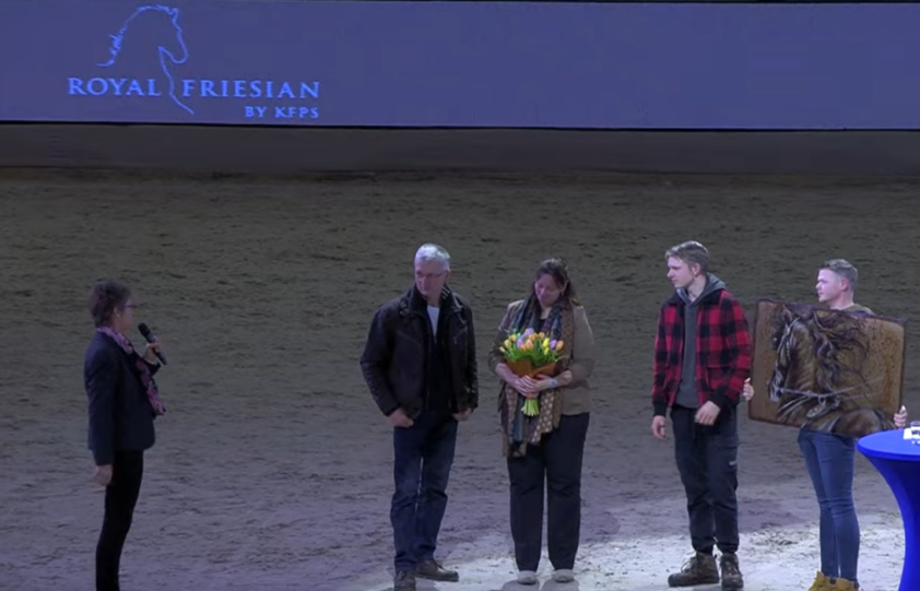 Johanna Faber in zonnetje gezet op Friese hengstenkeuring featured image