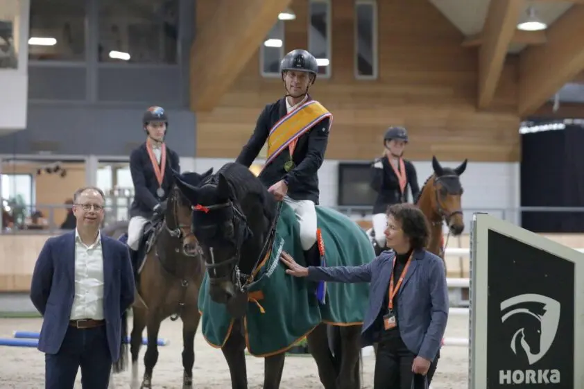 Jonkers, Delger, Kramer en Van Manen KNHS Indoorkampioenen 2024 featured image