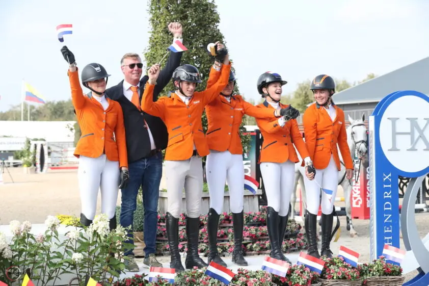 ‘Van links naar rechts’ op het EK Springen voor de jeugd in de Peelbergen featured image