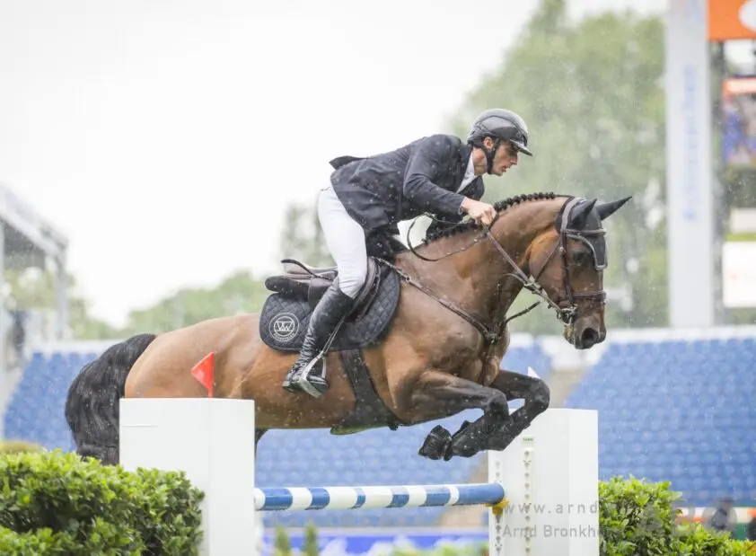 Richard Vogel snelt naar winst in 1.55m Hong Kong, Mel Thijssen vijfde featured image