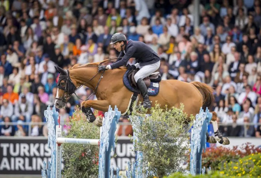 Mathijs van Asten triomfeert in 1.50m Grand Prix van Oliva featured image