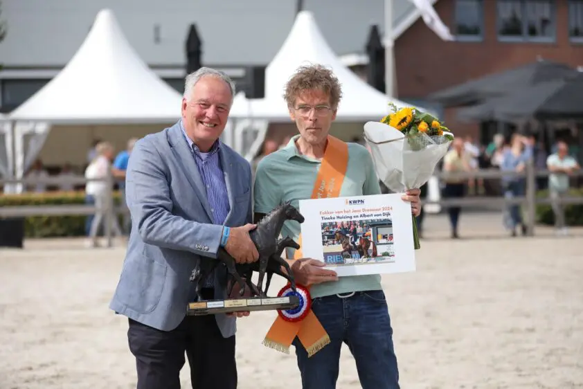 KWPN zet Albert van Dijk en wijlen Tineke Huizing meer dan terecht in het zonnetje featured image