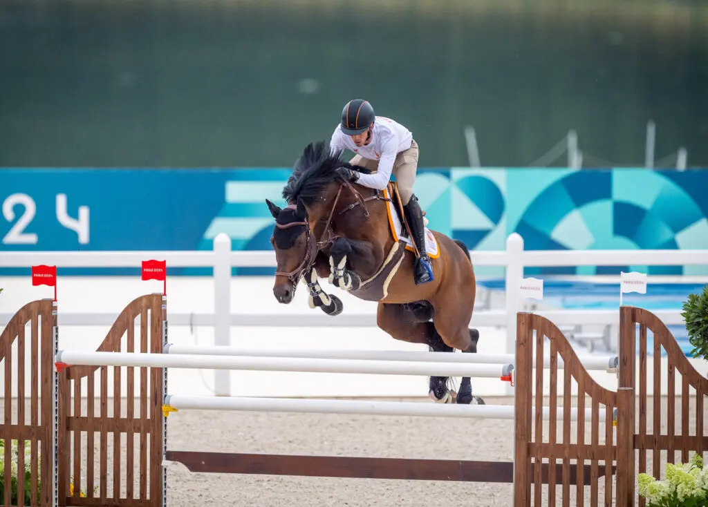 Parijs in Beeld (17): Training springruiters in het hoofdstadion featured image