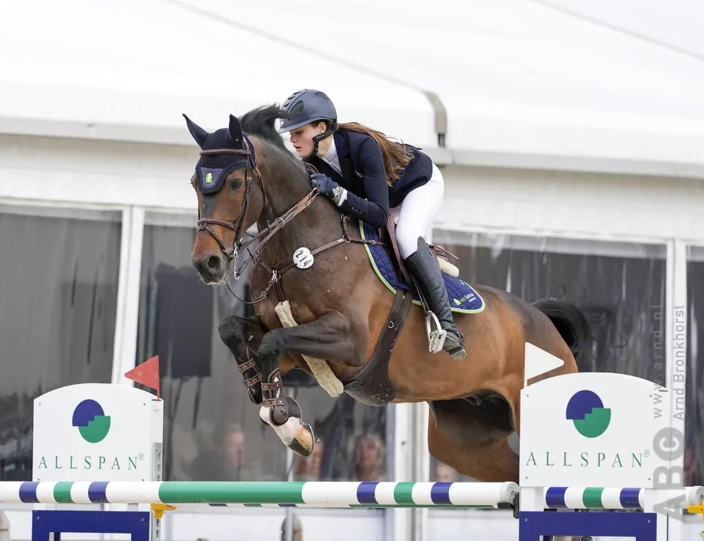 Van Santvoort blijf met eigen fokproduct Van der Vleuten voor in 1.40m Lier featured image