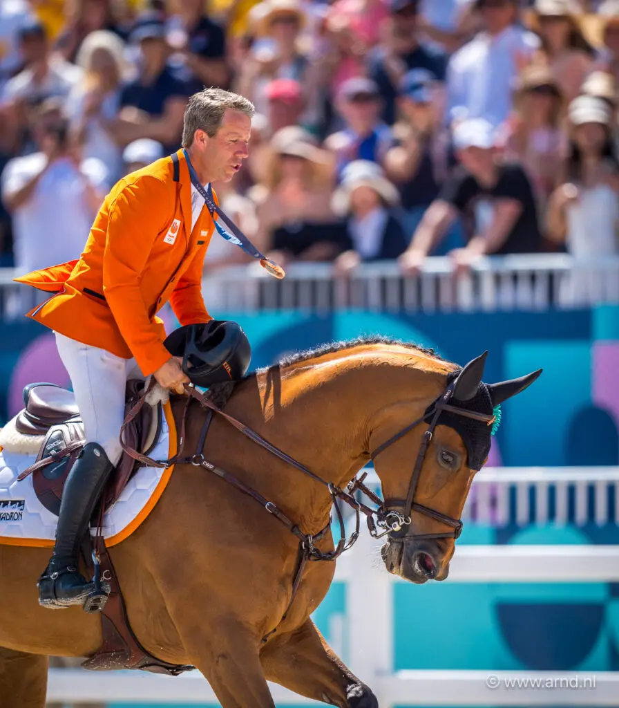 KNHS krijgt hogere NOC*NSF-topsporttoekenning springen en paradressuur featured image