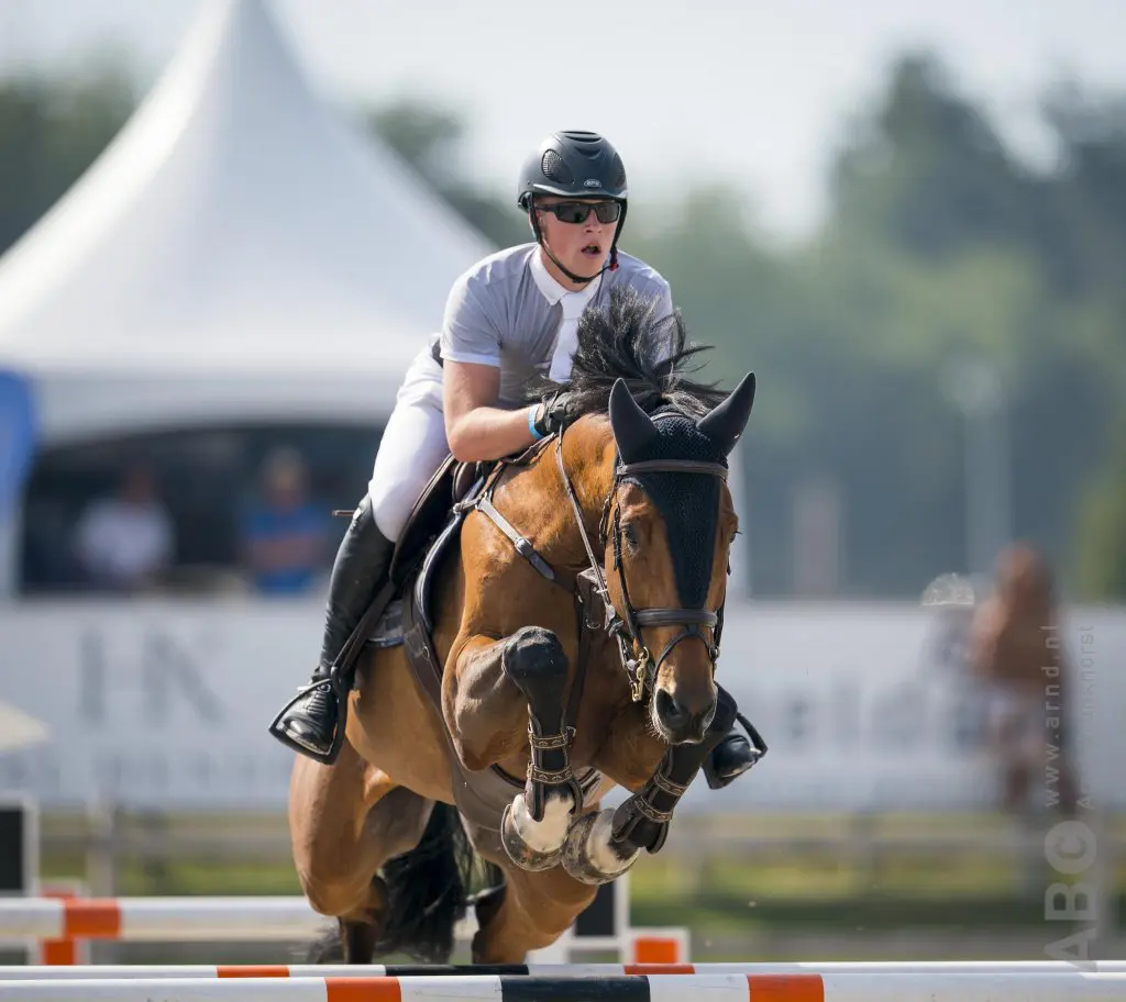 Enrico van Manen vooraan in 1,40m. Indoor Friesland featured image