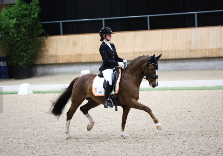 Esmae Niessen voert oranje podium aan bij pony’s in Kronenberg featured image