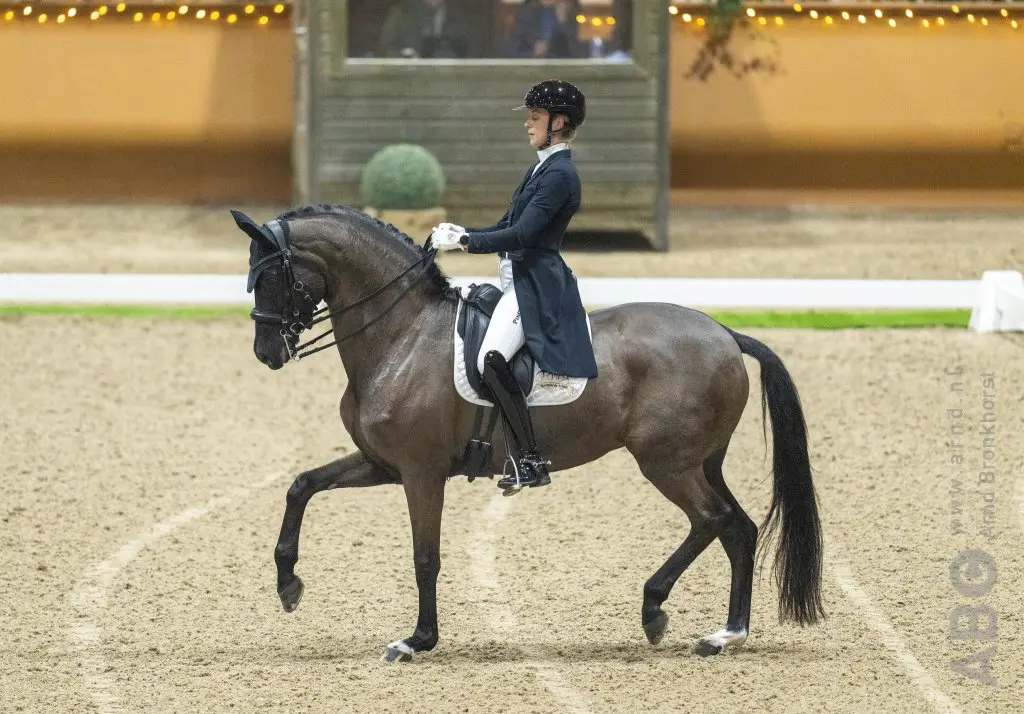 Carina Scholz rijdt Soiree d’Amour in Wereldbekerfinale featured image