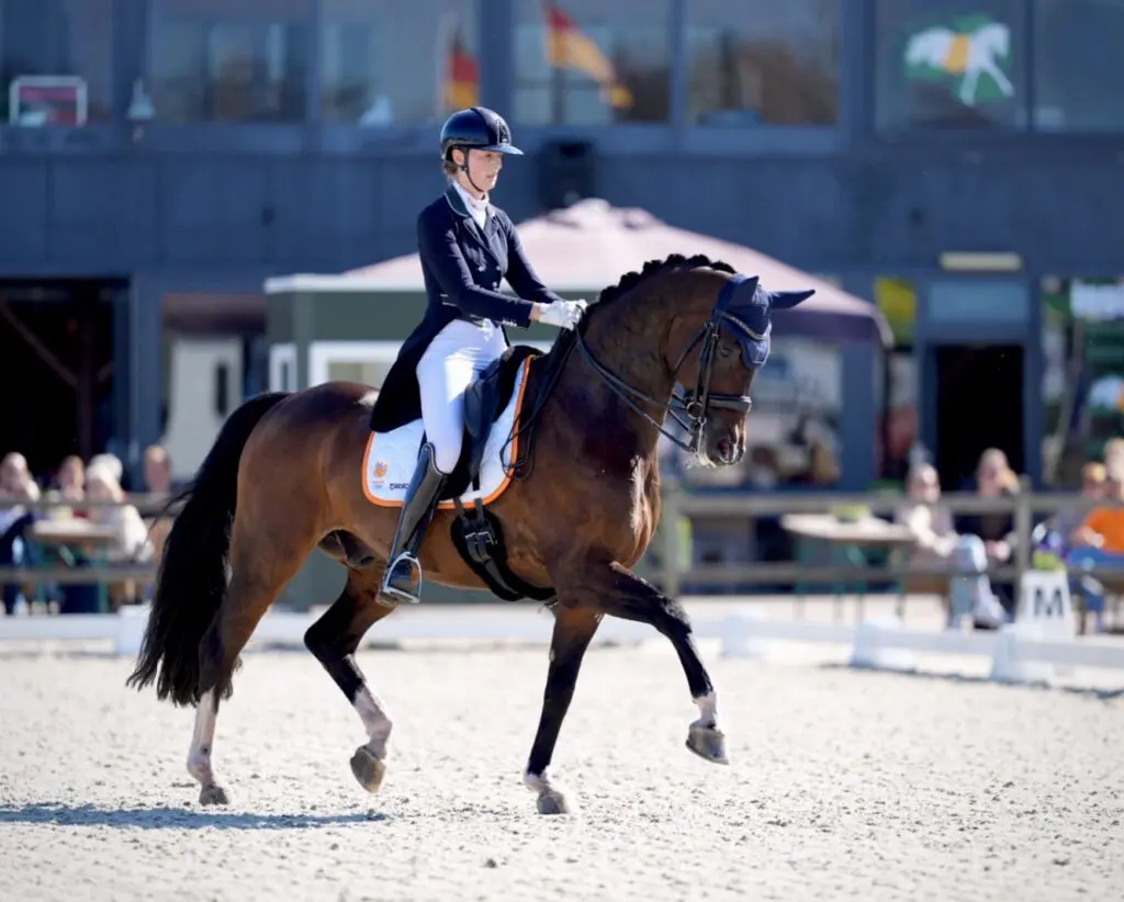 Pauline Basquin zegeviert in kür op muziek Bordeaux, Milou Dees sterk naar 71,635% featured image