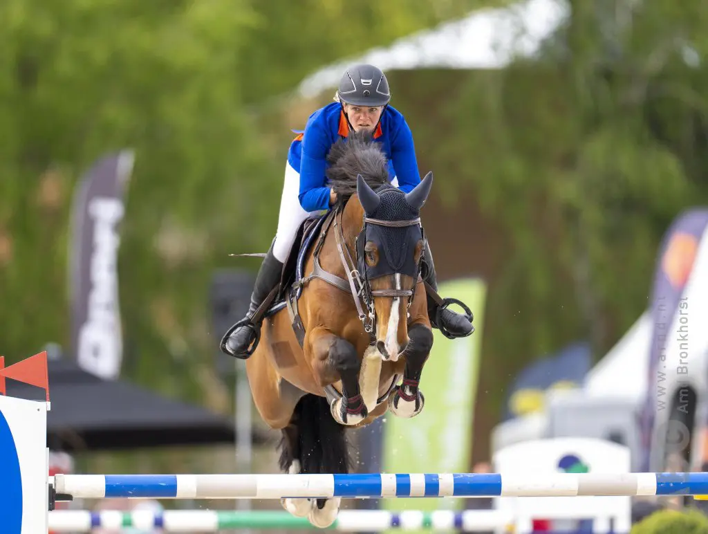 Marriët Smit-Hoekstra blijft in winning mood: Nu 1,45-zege op Indoor Friesland featured image