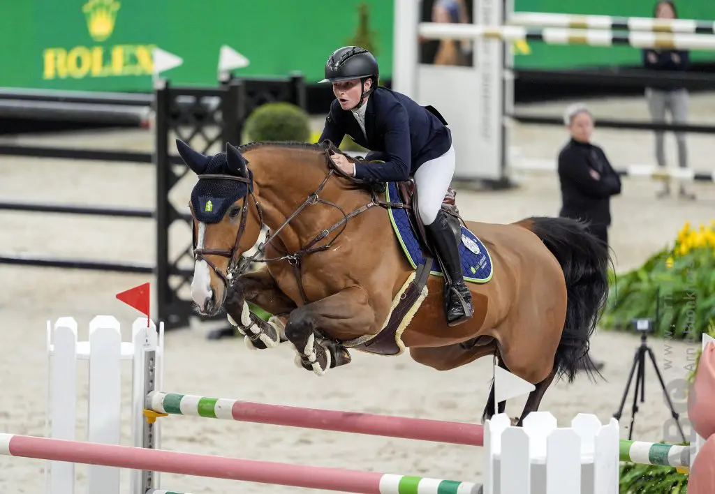 Zusjes Thijssen in top vijf CSI5* 1.50m Hong Kong featured image