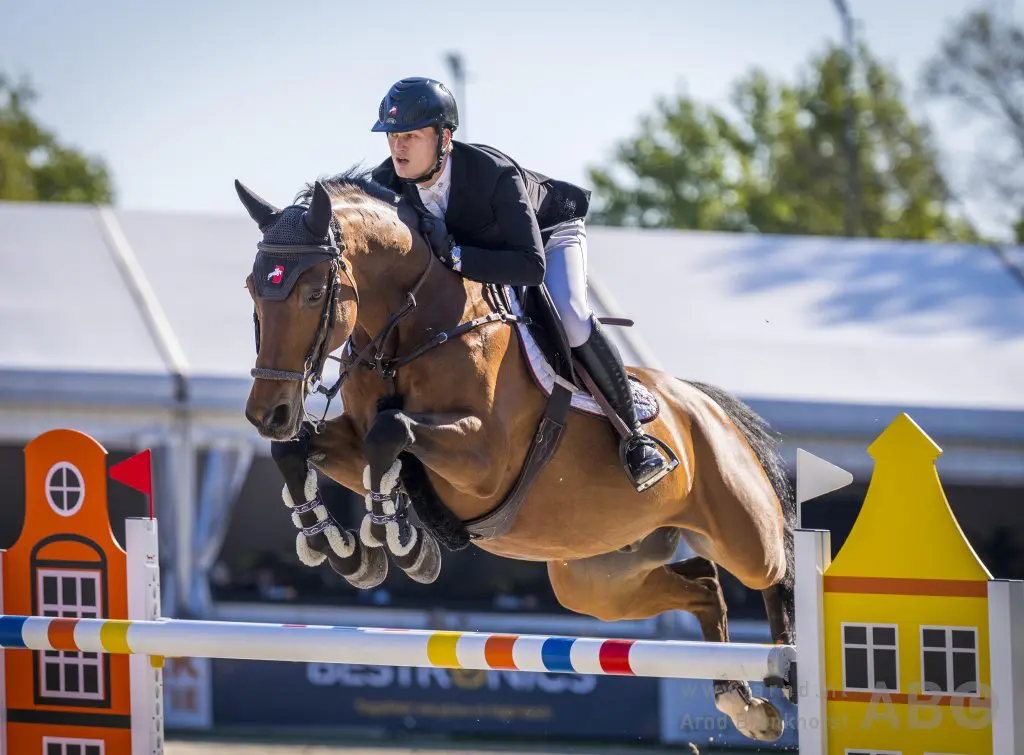 Thijmen Vos pijlsnel naar zege in 1.40m op CSI Ermelo featured image