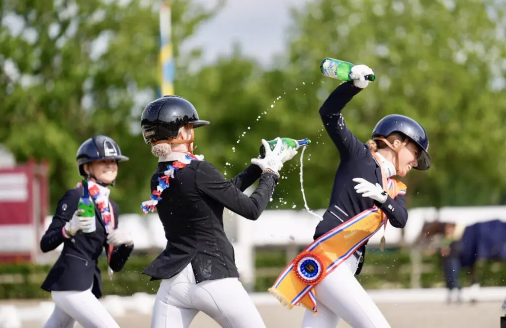 Lees alles over het NK dressuur voor jeugd in de Paardenkrant nr. 23-24 featured image