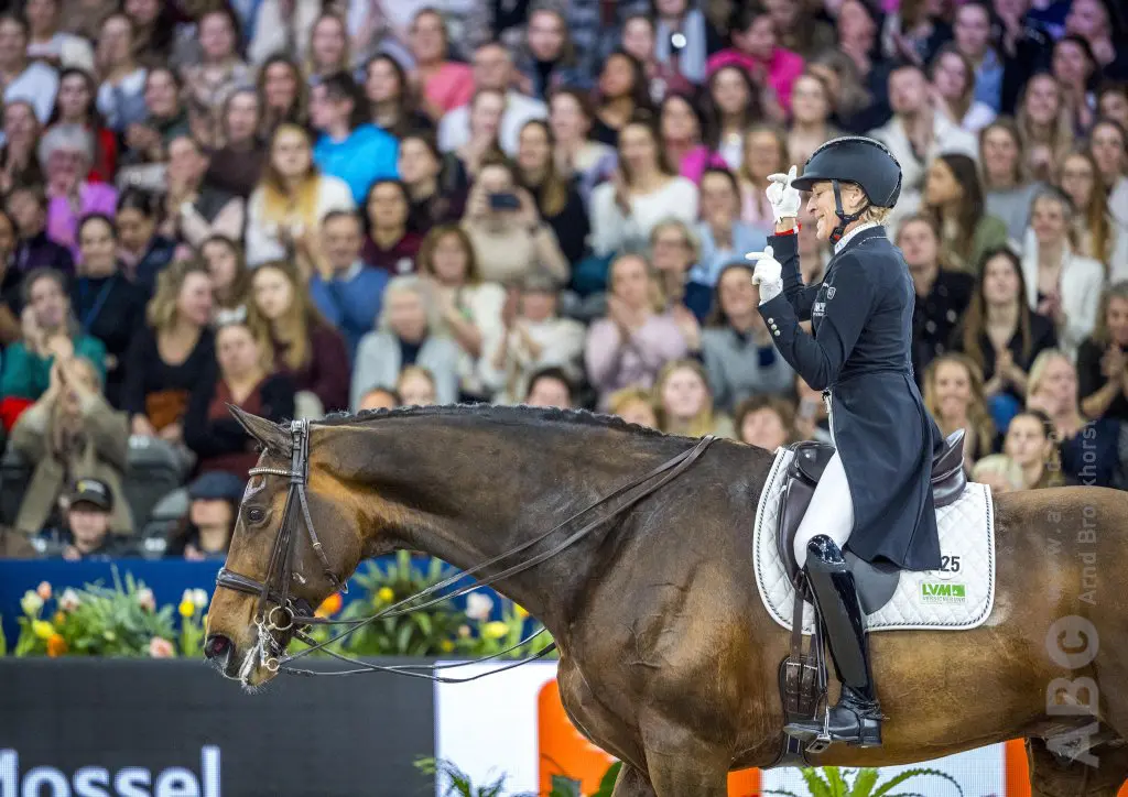 Ingrid Klimke (lijkt)op weg naar EK met Vayron, Van der Putten rijdt weer sterke proef featured image
