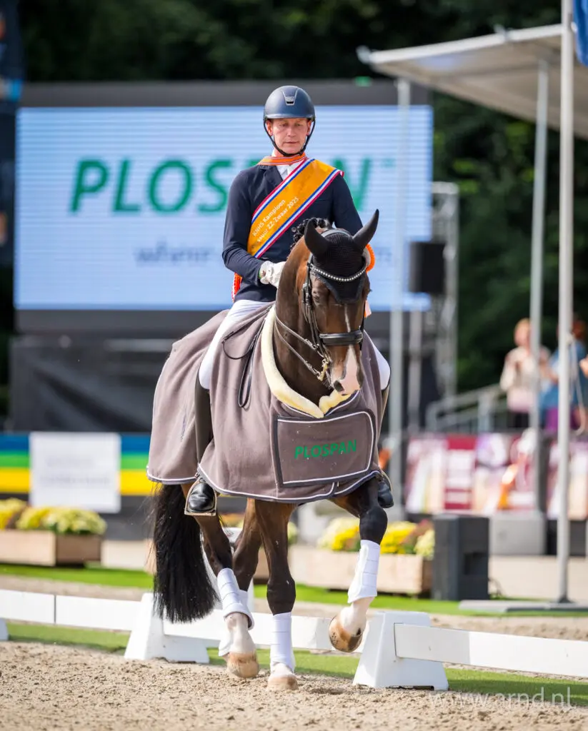 Diederik van Silfhout pakt ZZ-Zwaar titel: ‘Zaragon is een lekker compleet paard’ featured image