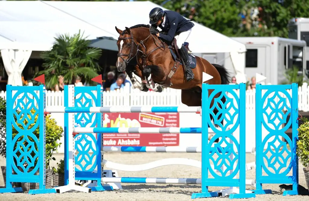 Arne van Heel wint Grote Prijs van Warendorf met Verbandshengst Keaton HV featured image