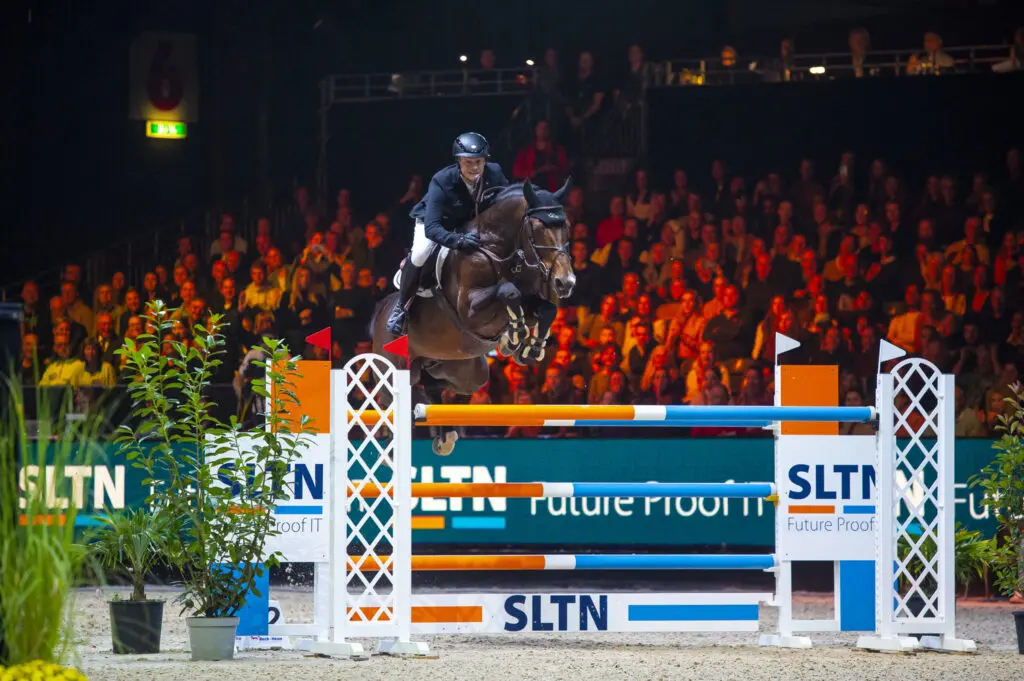 SLTN verlengt hoofdsponsorschap met Indoor Friesland: samen bouwen aan de toekomst van de paardensport featured image