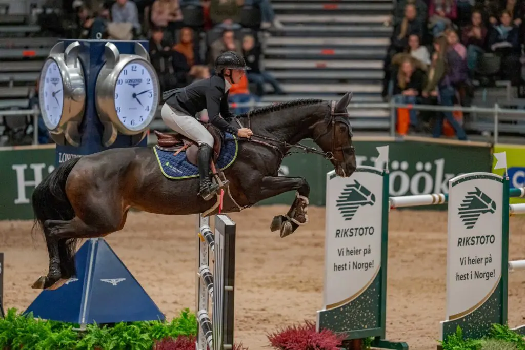 Sanne Thijssen wint op overtuigende wijze eerste wereldbekerwedstrijd in Oslo met Cupcake Z featured image