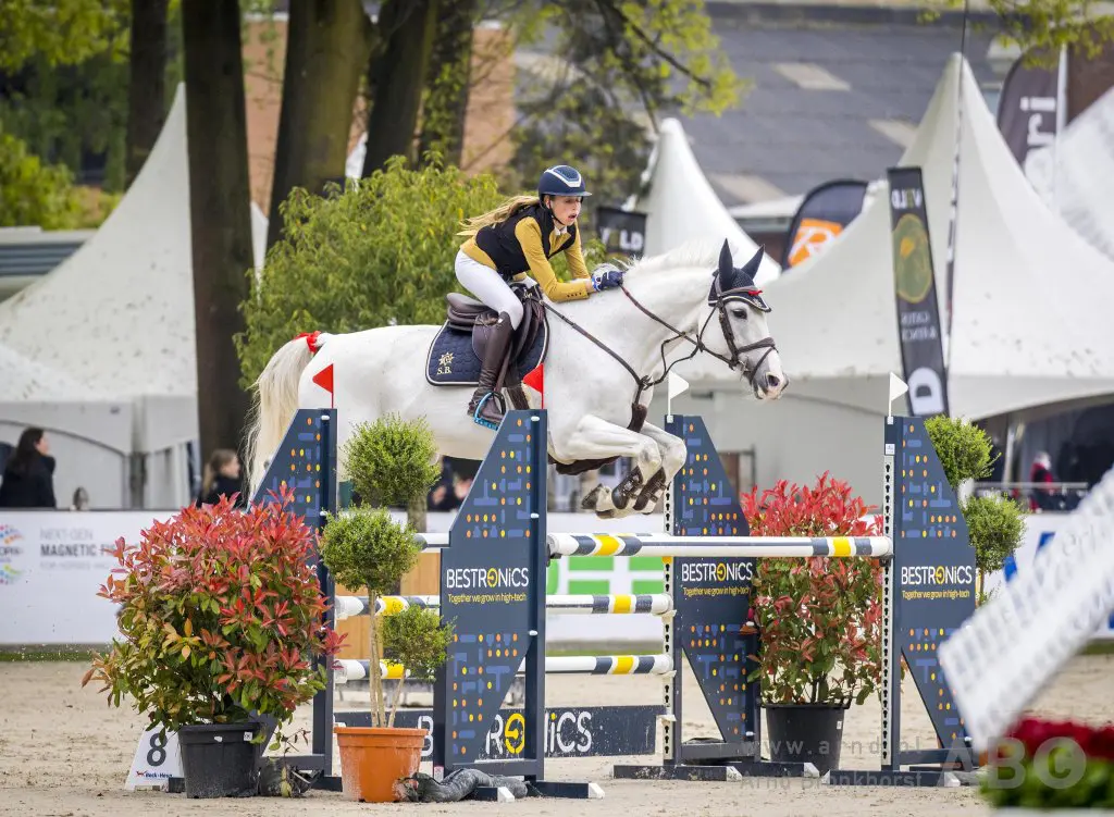 Nederlandse springjeugd scoort in St. Margarethen: zeges voor Nina Stegeman en Soleil Bravenboer featured image