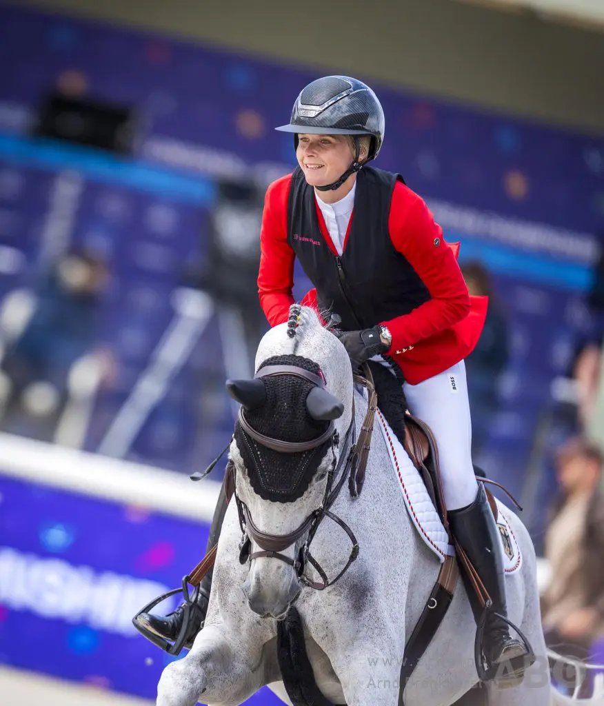 Sophie Hinners snelt naar winst in 1,50m Praag featured image